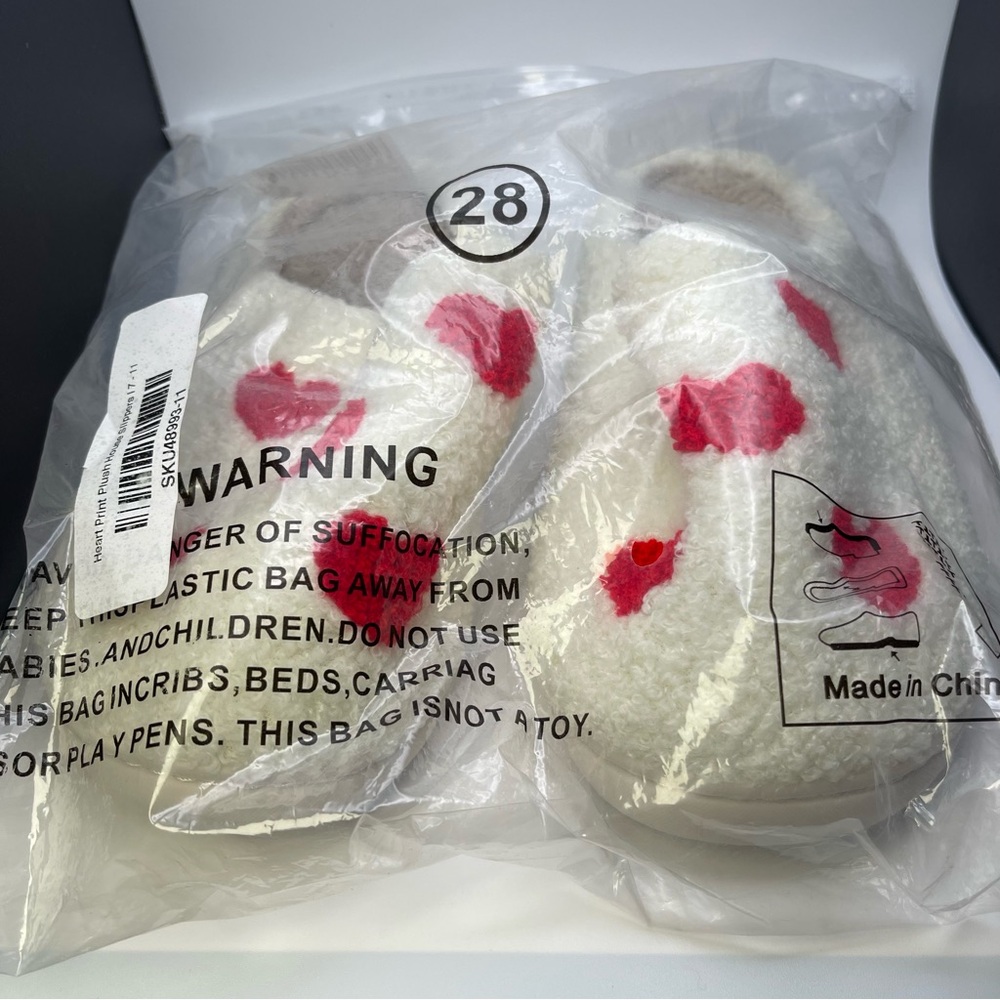 Plush and Fuzzy Slippers w/ Red Hearts, Women's Size 11 - NWT - Picture 5 of 5
